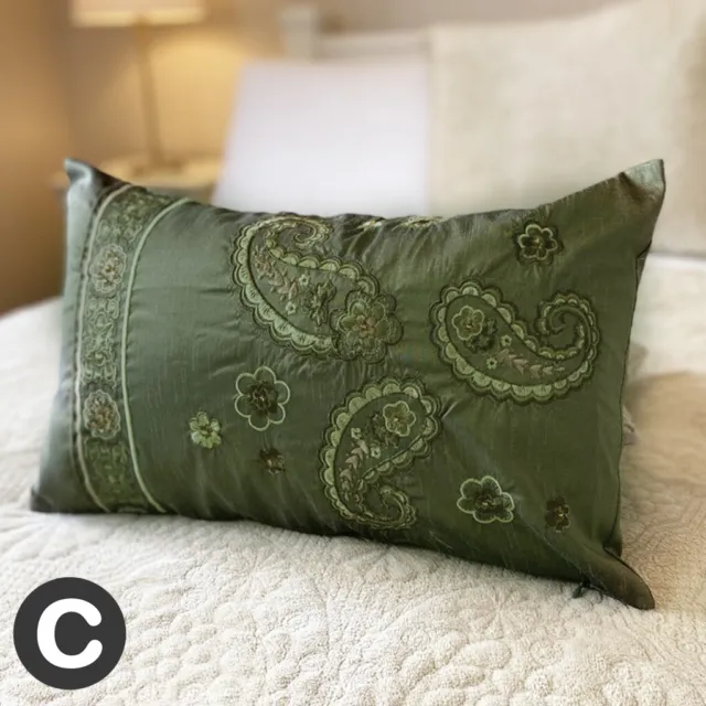 Lussuoso cuscino floreale ricamato ricamato boudoir verde scuro luccicante