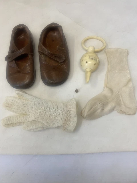 Bellissime scarpe vintage per bambini, calzini, guanti e set sonaglio