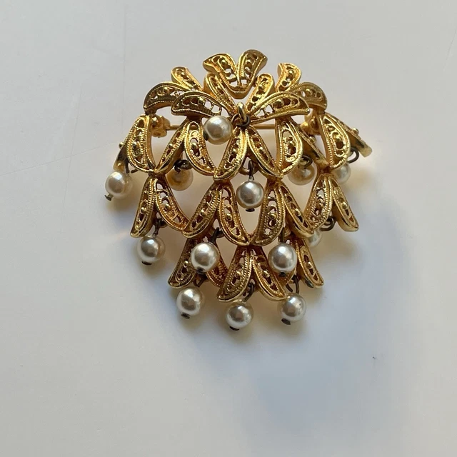 Broche Vintage Cécile Jeanne En Métal Doré Avec Strass - Motif Fleur, Bijou D'occasion