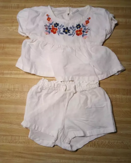 Old Navy Baby Girl Size 0-3 Cotton Blend Short Sleeve White Floral Shorts Set