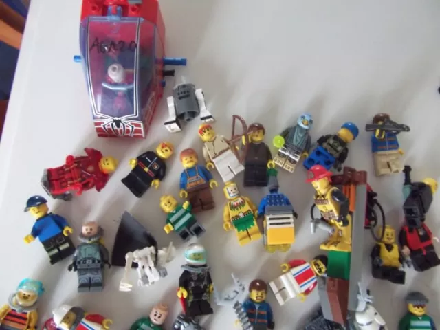 Lot important de + de 65 personnages LEGO dont Marvel, Star Wars...