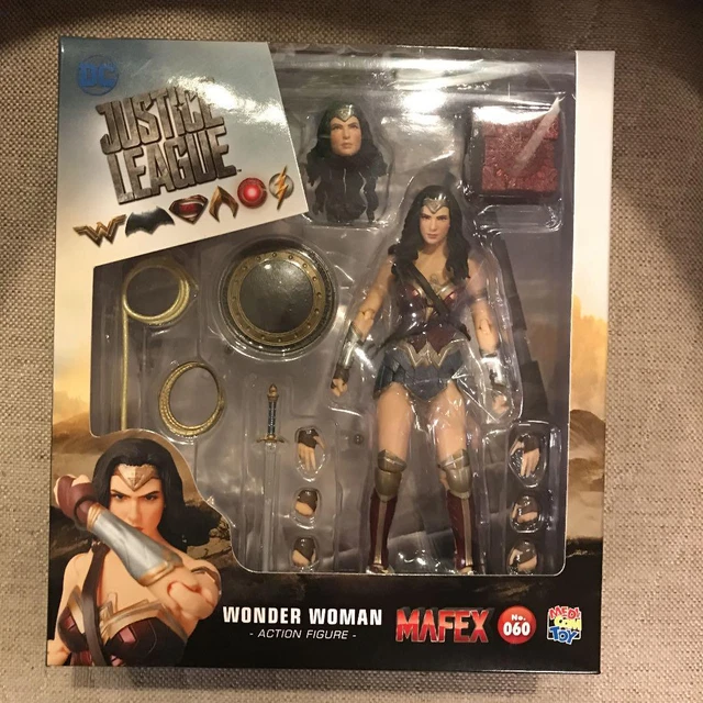 Justice League – Wonder Woman Figurine 10 Cm - Con Scudo Amazone E Lancia - Serie FGP24 - 5