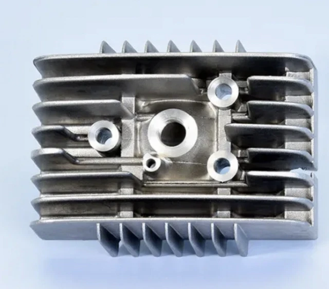 211.0230 Testata Polini 38,4-41-43 Piaggio Si-Bravo 50 Con Foro Candela Centrale