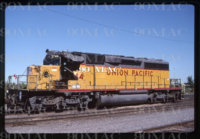 UNION PACIFIC-UPRR EMD SD40-2 #3744. KC (MO). Original Slide 2007. WRECK!