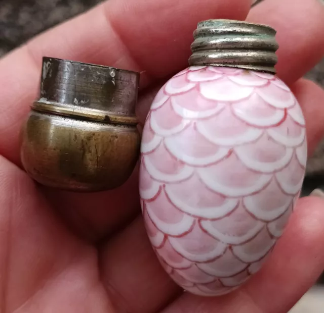 2" Vintage Asian Snuff Porcelain Bottle Pink White Koi Fish Design Brass Stopper 2