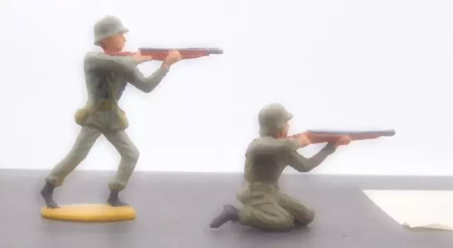 Merten 54mm WWII German Soldiers Firing Two different