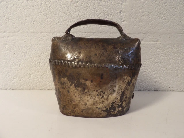 Ancienne Cloche art populaire pour vache ou ovin 18/19eme