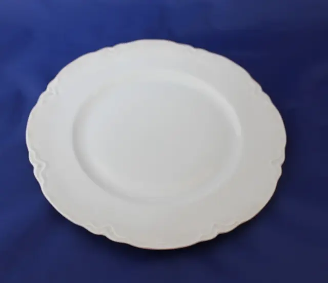 Hutschenreuther Racine Dinner Plate 9 7/8"  White Porcelain Embossed Scalloped