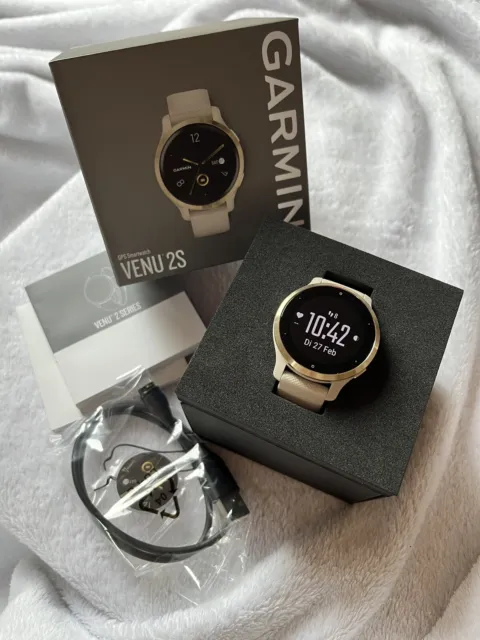 Garmin Venu 2s GPS Smartwatch in Beige/Gold