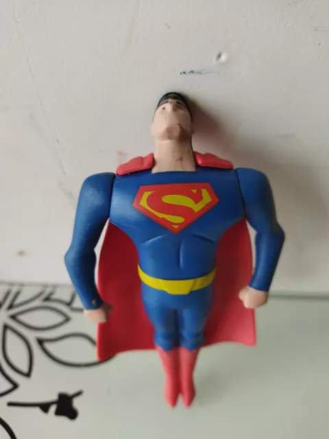 Figurine super-héros : Superman à genoux