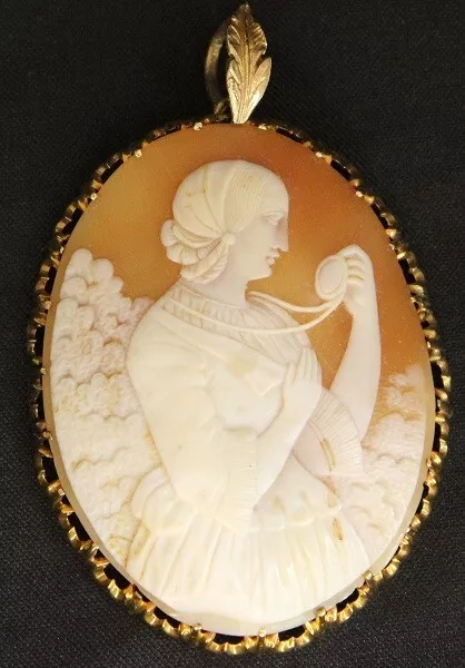 REMARKABLE LARGE ANTIQUE CAMEO, RARE WOMAN With LOCKET 10K GOLD