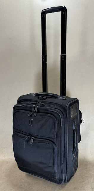 TRAVELPRO FLIGHT CREW 3 Black 20 Upright Wheeled Carry On