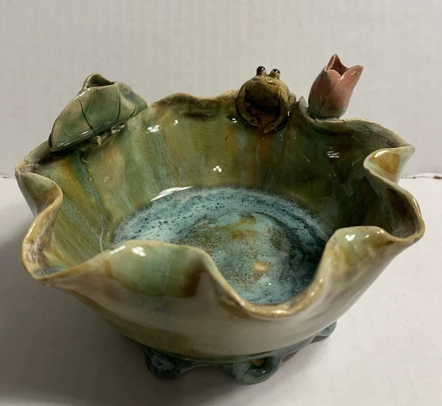 Vintage Glazed Art Pottery Majolica Style Frog￼ Lily Pad Bowl