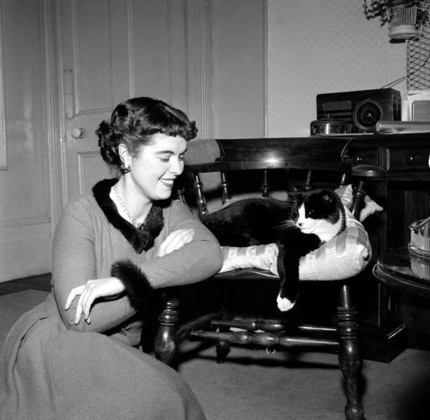 LYNNE REIDBANKS PLAYWRIGHT and children's author 3rd January 1956 Old