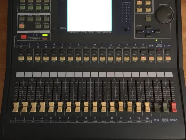 Console Numérique Yamaha 03D avec carte ADAT Fibre fader motorisés parfait état