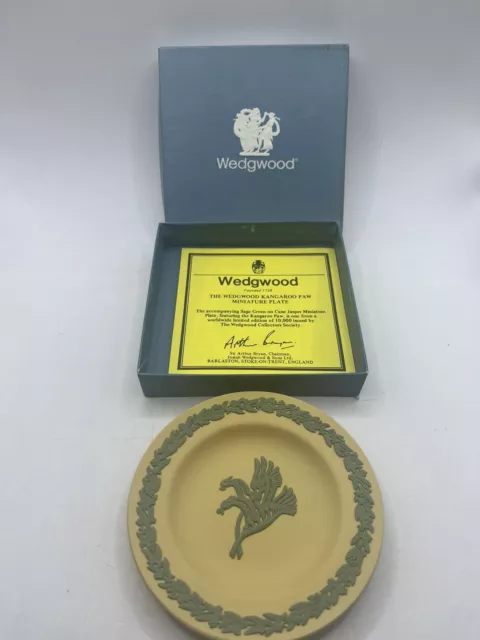 WEDGWOOD Vintage Jasper Ware Kangaroo Paw Grey On Cane Round Tray Plate In Box