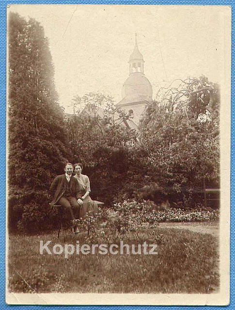 Foto, Ehepaar im Garten, vor der Kirche in Burgdorf, bei Hannover, um 1910 !!!