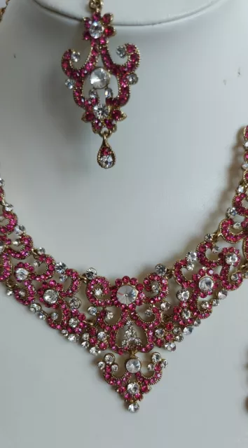 Impresionante conjunto de joyas de novia india de diamantes sin cuello de moda de Bollywood 3