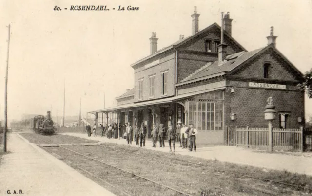 cpa 59 roendael la gare quai animee train