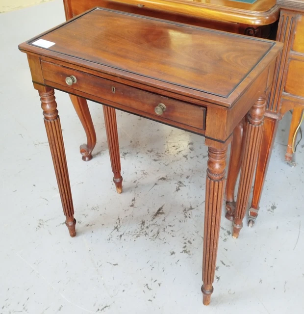 Table De Chevet Louis Philippe En Merisier Massif - XXème Siècle
