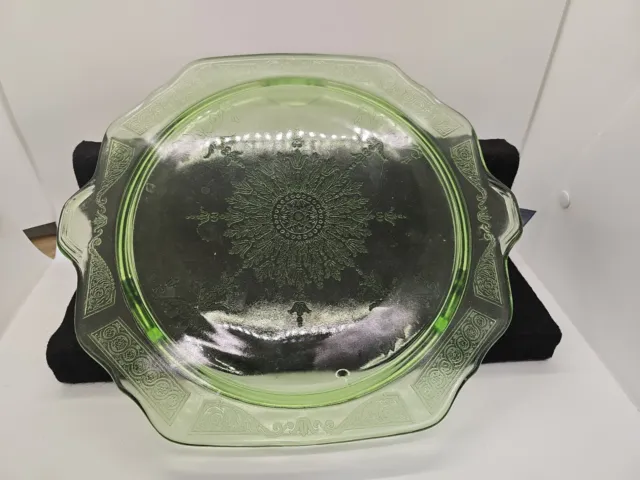 VINTAGE URANIUM GLASS GREEN DEPRESSION GLASS FOOTED CAKE PLATE 10" GlOWS EUC