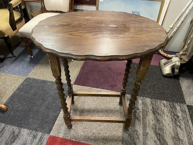 Vintage Oak Scalloped Edge Barley-Twist Leg Oval Wooden Small Side Table / Hall