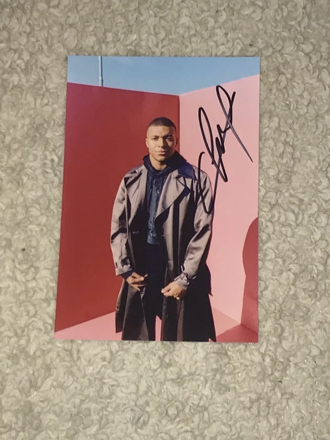 Photo Dédicacée De Kylian Mbappé – Format 20x25 Cm – Avec Certificat Meet The Stars Inc.