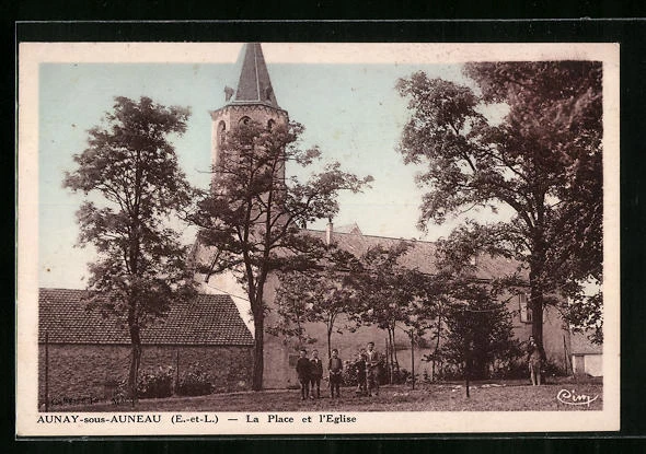 CPA Aunay-sous-Auneau, La Place et l´Eglise
