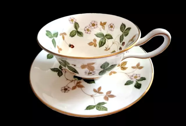 Wedgwood Wild Strawberry Teacup & Saucer Set Bone China Peony Shaped R4406