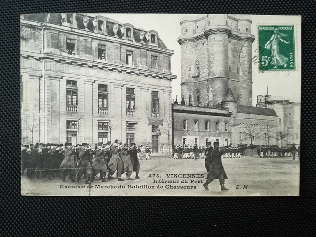 CPA 94 VINCENNES - Interior of the Fort - Hunting Battalion Walking Exercise