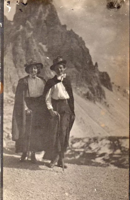 BD904 Vintage Photo Card RPPC Women Woman Mountain Fashion Umbrella Fashion