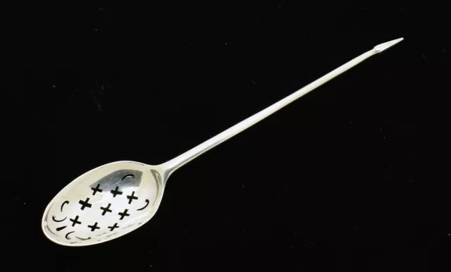 FINE HIGHLY COLLECTABLE 18TH CENTURY JOHN LAMPFERT SOLID SILVER MOTE SPOON c1770