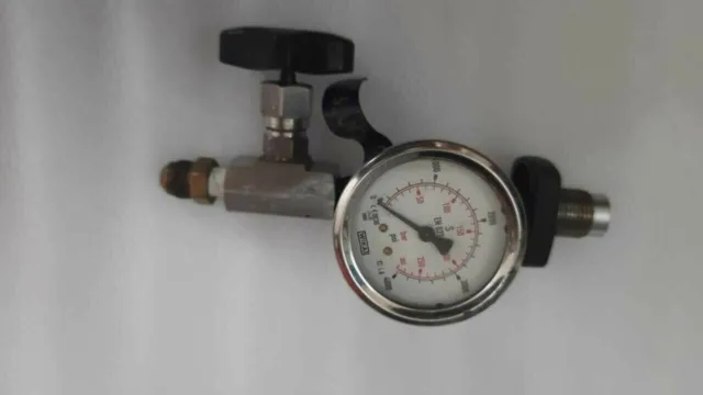 Breathing air transfer  gauge adapter for big to small cylinder