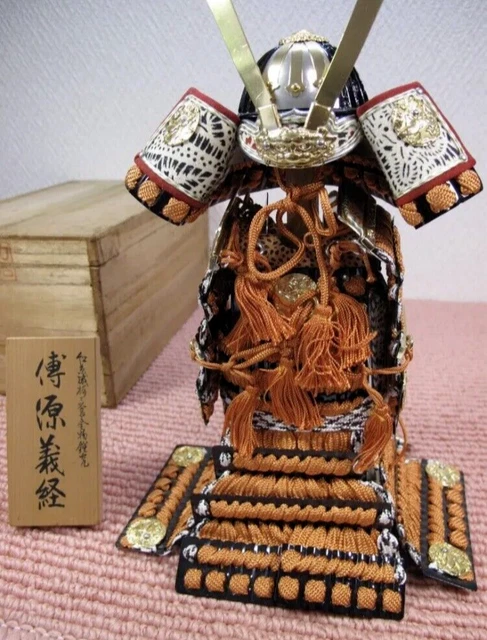 Vtg Miniature Japanese Samurai Kabuto MINAMOTO no YOSHITSUNE Version H:27.5cm