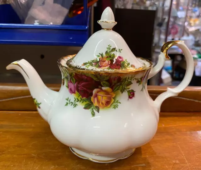 Lovely Very Rare Royal Albert Old Country Roses 5 1/2'' Lidded Teapot SU148