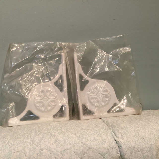 2 Beautiful￼ Vintage White Ornate Metal Shelf Wall Brackets New
