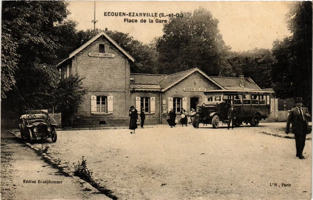 CPA AK Ecouen-Ezanville - Place de la Gare (380981)