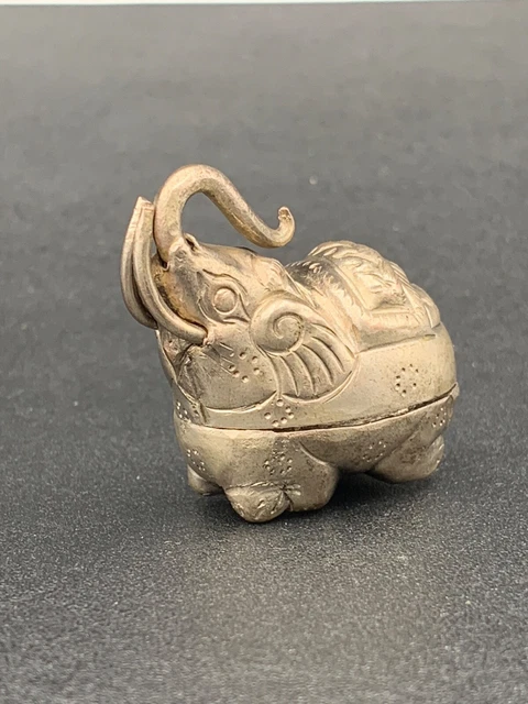 Pendentif Vintage éléphant Jacky De G Paris - Métal Argenté - Occasion Bon état - Bijou Rétro