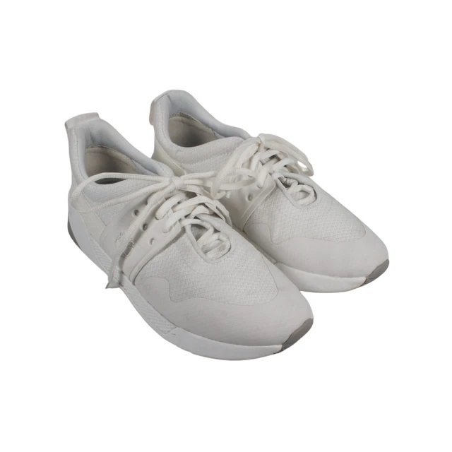 Sneakers sales kiri up