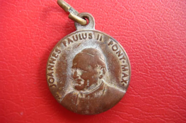 Colgante Medalla De Protección Santa Nuestra Dama De Czestochowa/Papa Juannes Paulo Ii 2