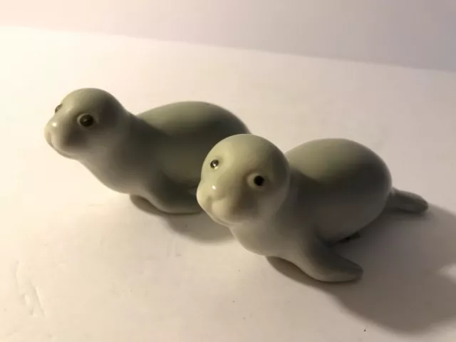 Set of 2 Matching Vintage OTAGIRI 4" Porcelain Seal Figurines DARLING! M8