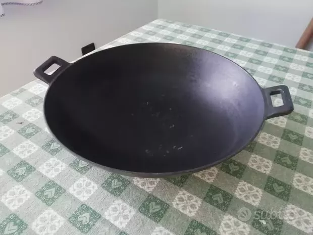 Pentola wok in ghisa