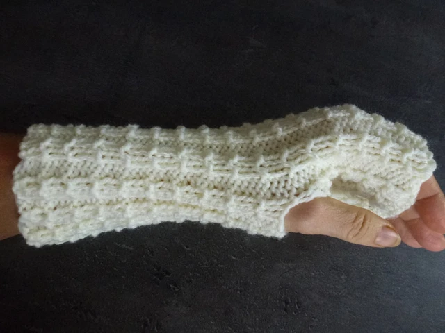 beige handgestrickte Armstulpen * Pulswärmer * Stulpen * vanille * NEU