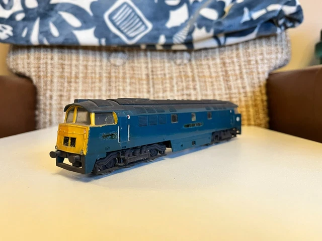 Trix Lilliput OO gauge Western Class 52 diesel loco BR Blue no name or number
