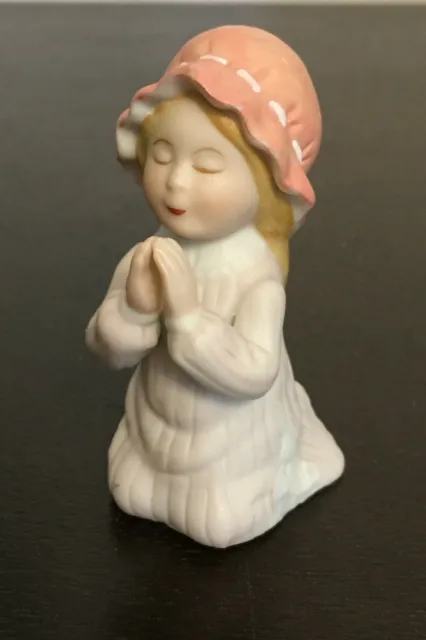 Holly Hobbie ceramic figurine ~ Blonde girl ~ In Night Gown Kneeling in Prayer
