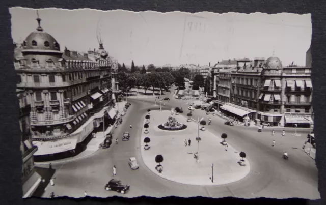 M231B) CPSM MONTPELLIER place de la Comédie - 1958