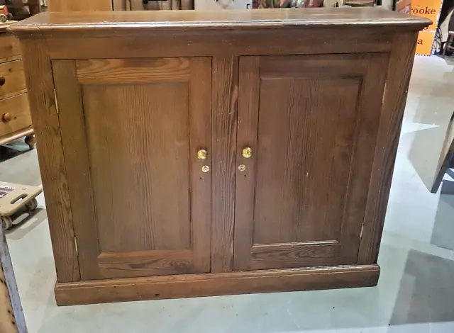 Large Victorian Pitch Pine  Old School Cupboard With Lock + Key & 2 Shelves