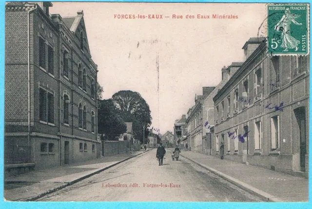 C10702 - Antique Postcard: FORGES-LES-EAUX Rue des Eaux Minerales