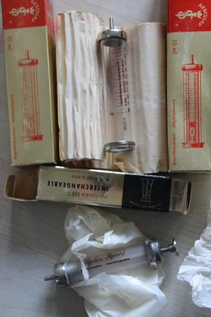 OP Spritzen Teile Instrumente Medizin Besteck Sammlerstück Deko 50-70erJ Arzt 3
