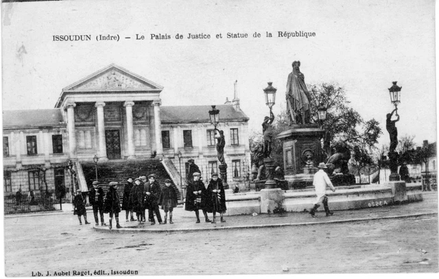 Printed Photo Postcard ISSOUDUN FRANCE Le Palais de Justice et Statue Republique